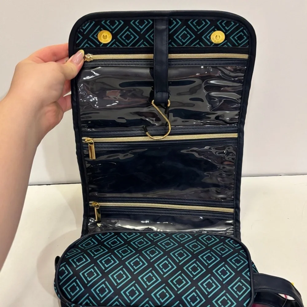 NWT Liz Claiborne Hanging Travel makeup bag